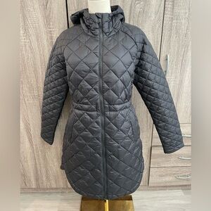 ATHLETA Whisper Black Quilted Puffer Jacket Parka. Size S *small flaw.